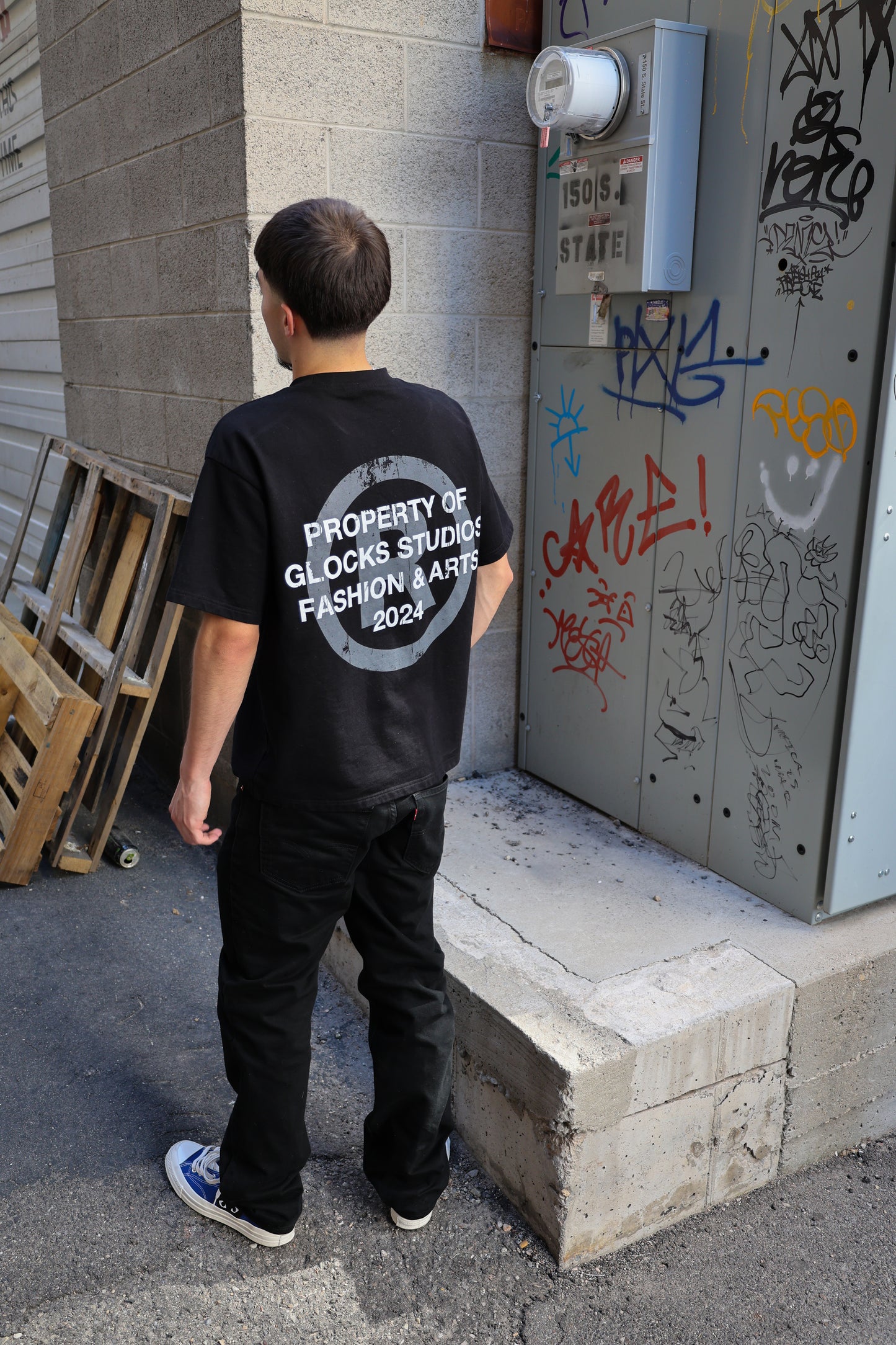 BLACK “FASHION & ARTS” TEE