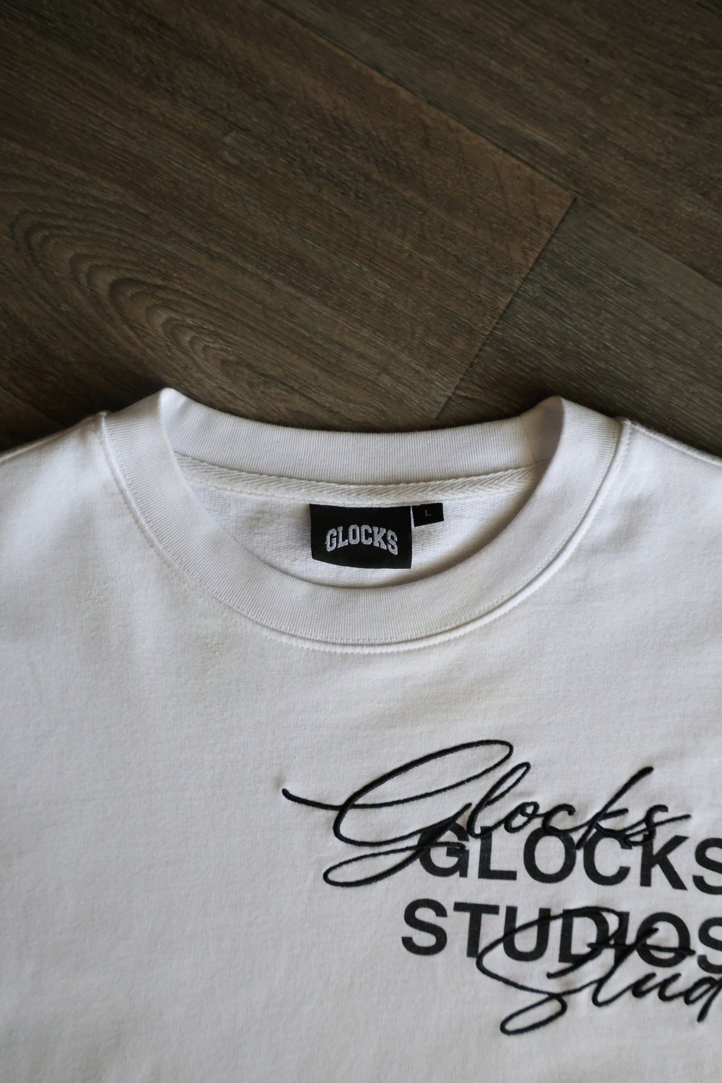 WHITE “FASHION & ARTS” TEE