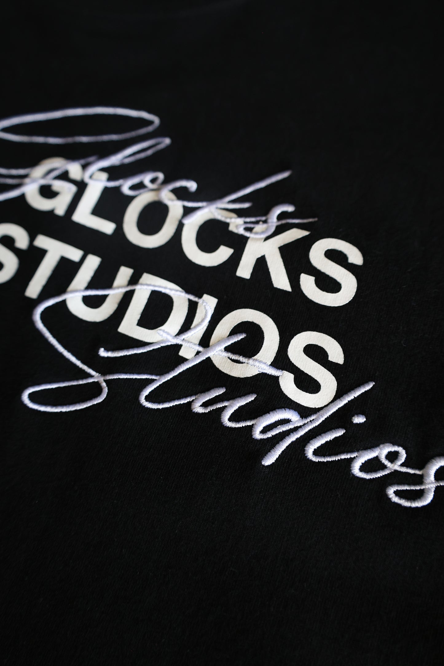 BLACK “FASHION & ARTS” TEE